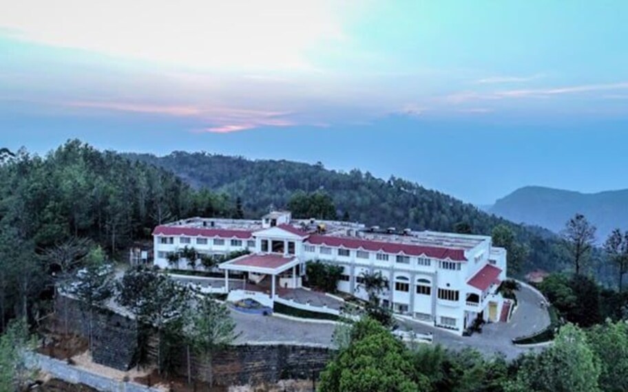 Yeracaud Grand Palace Hotel And Spa Landscape Image